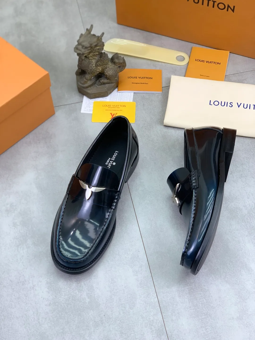 Men's men's shoes 💰P542 New style 💶[LOUIS VUITTON] Water-dyed Niuli Original order New style 🍀LV Louis Vuitton *——Top version of LV classic leather shoes! Made of imported original calfskin, original leather side strips and wear-resistant high-end rubber outsole! High quality products! Color: 3️⃣optional Size: 38-44 (45 customized)